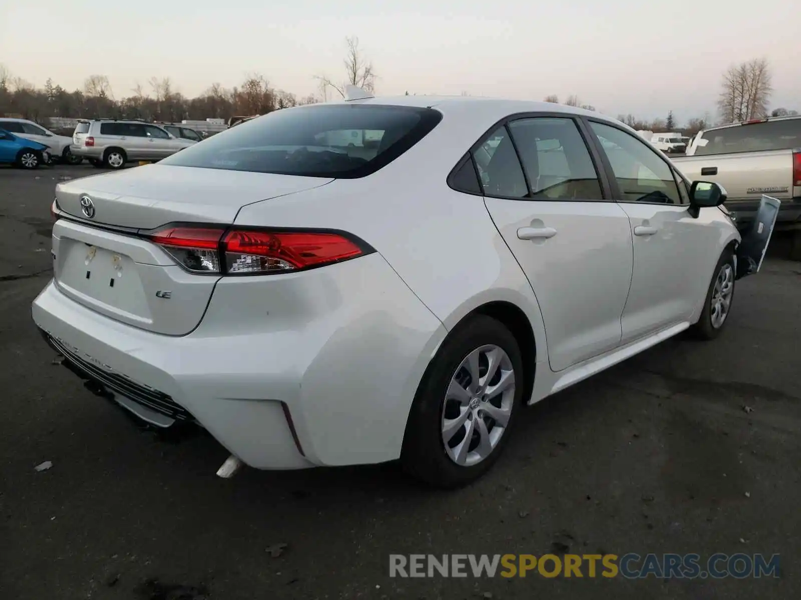 4 Photograph of a damaged car 5YFEPRAE0LP124120 TOYOTA COROLLA 2020