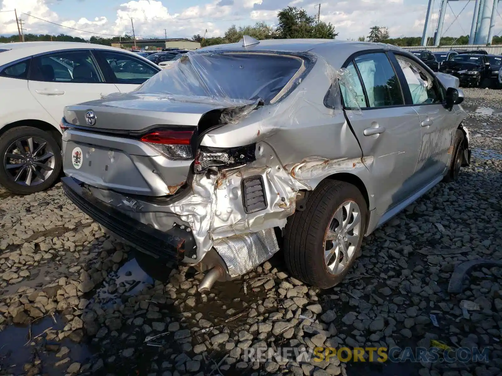 4 Photograph of a damaged car 5YFEPRAE0LP124554 TOYOTA COROLLA 2020