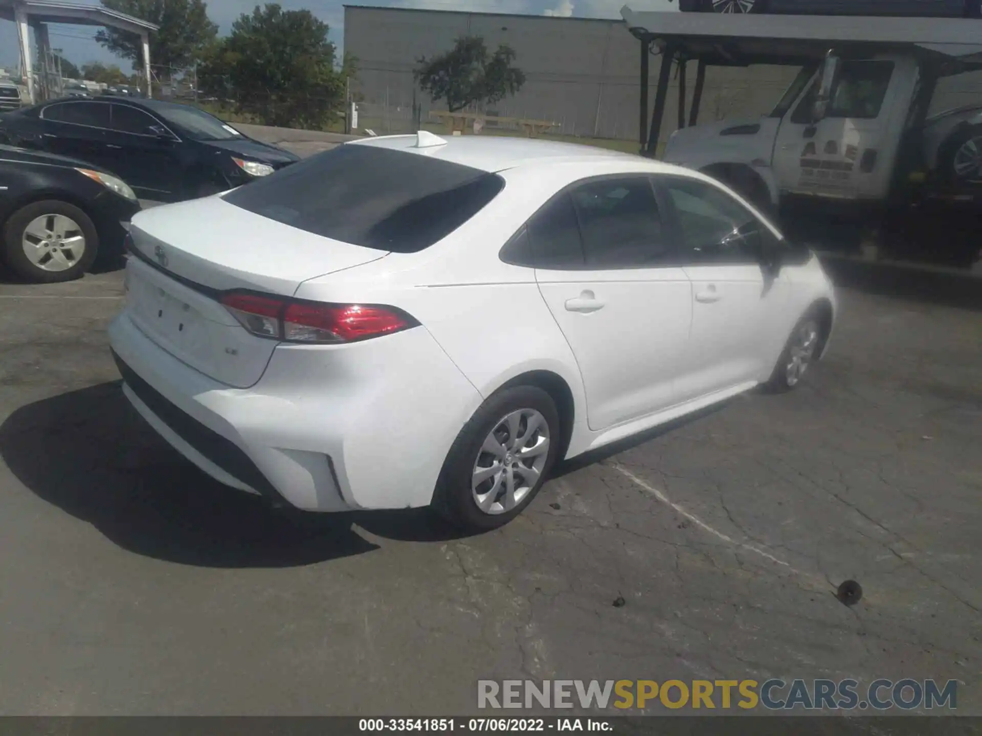 4 Photograph of a damaged car 5YFEPRAE0LP131584 TOYOTA COROLLA 2020