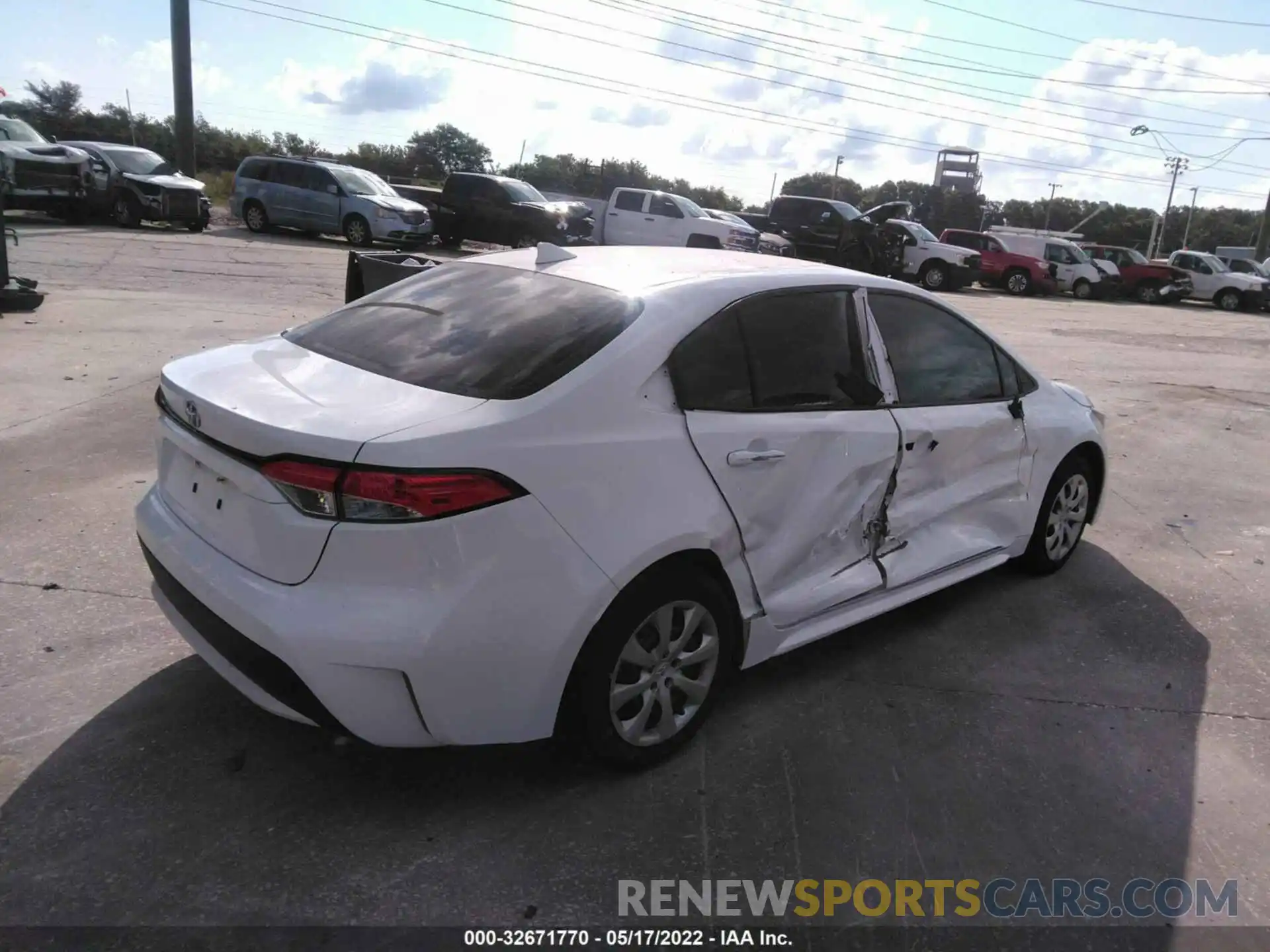 4 Photograph of a damaged car 5YFEPRAE0LP131813 TOYOTA COROLLA 2020