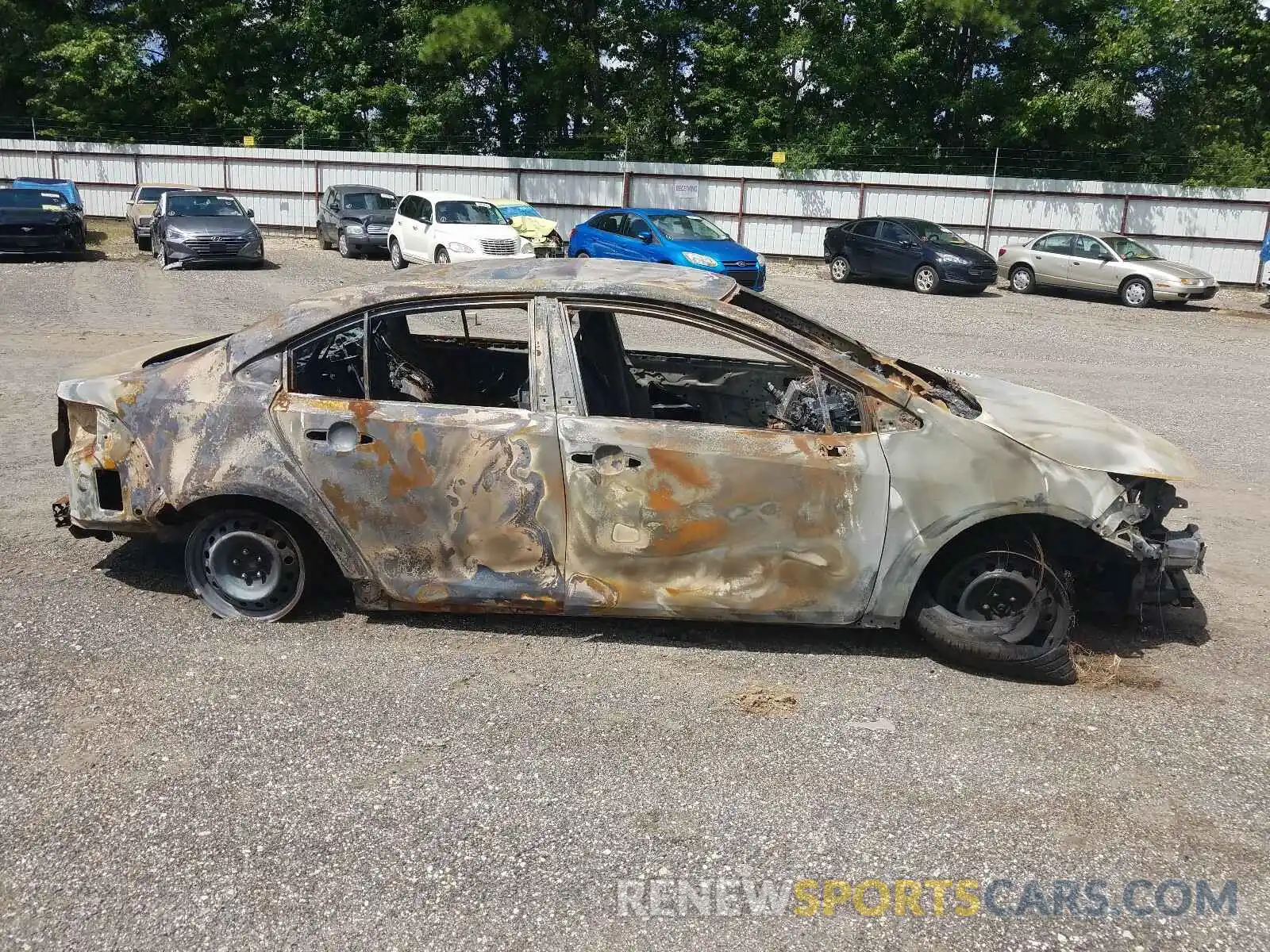 9 Photograph of a damaged car 5YFEPRAE0LP132119 TOYOTA COROLLA 2020