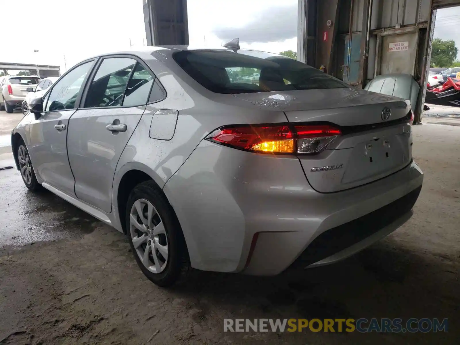 3 Photograph of a damaged car 5YFEPRAE0LP133805 TOYOTA COROLLA 2020