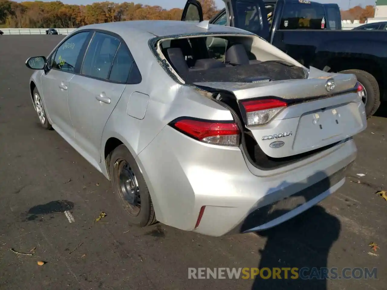 3 Photograph of a damaged car 5YFEPRAE0LP137367 TOYOTA COROLLA 2020