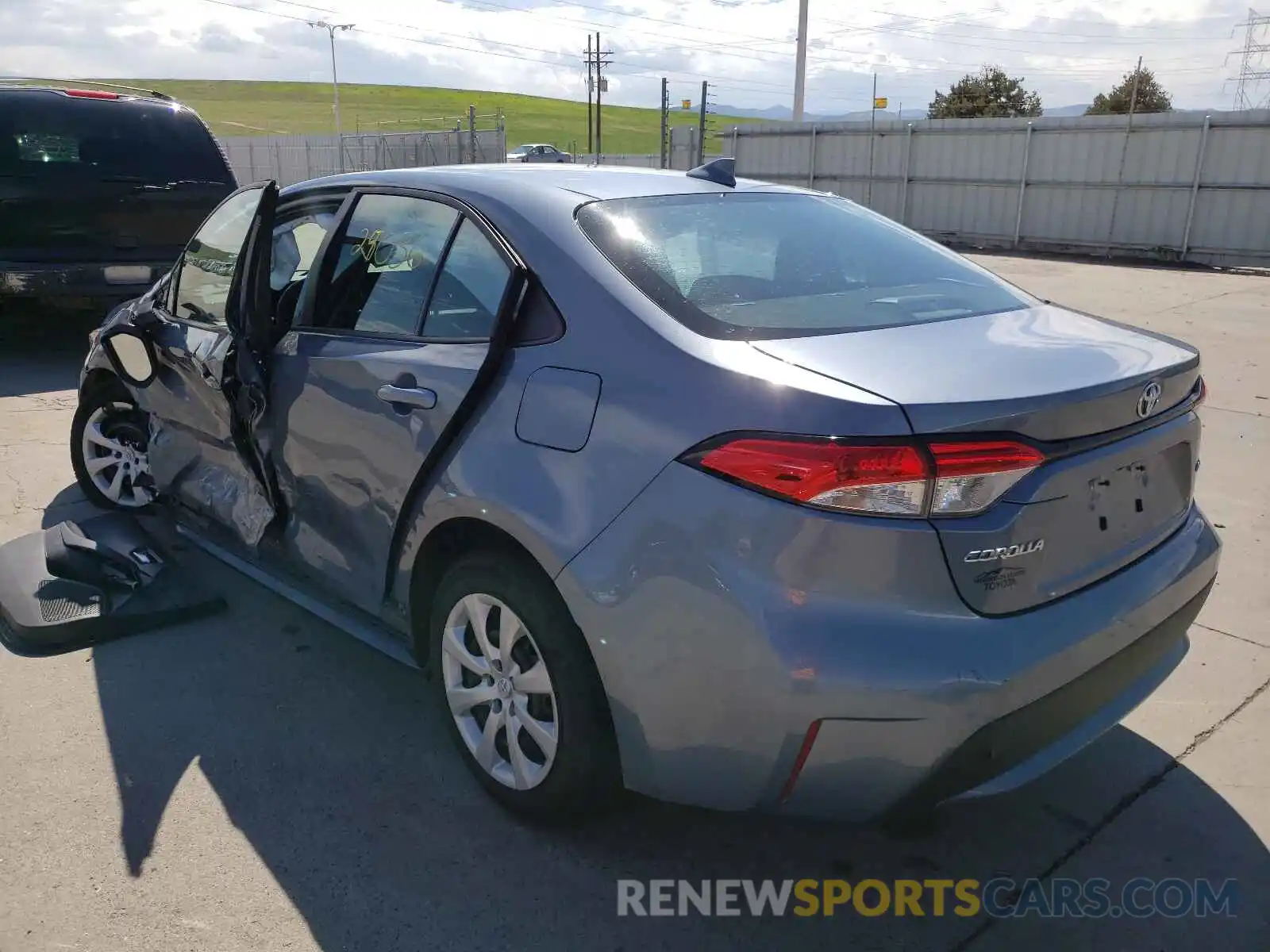 3 Photograph of a damaged car 5YFEPRAE0LP137904 TOYOTA COROLLA 2020