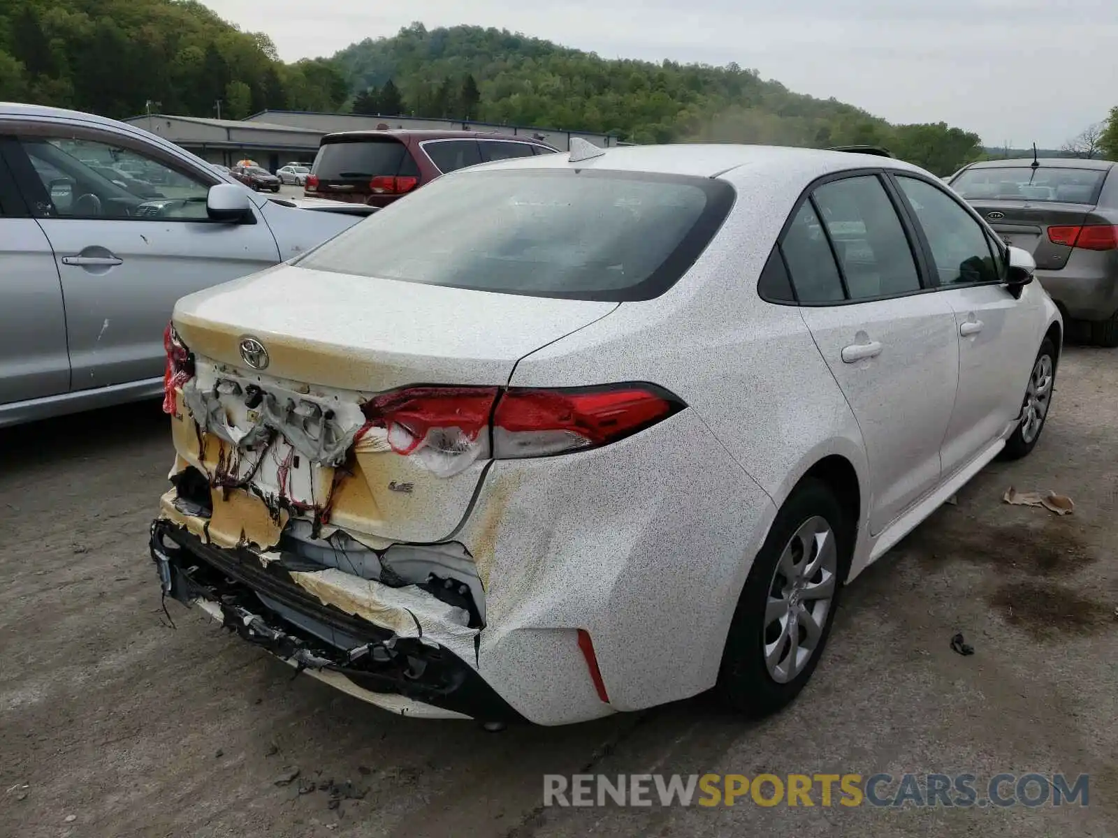 4 Photograph of a damaged car 5YFEPRAE0LP143511 TOYOTA COROLLA 2020