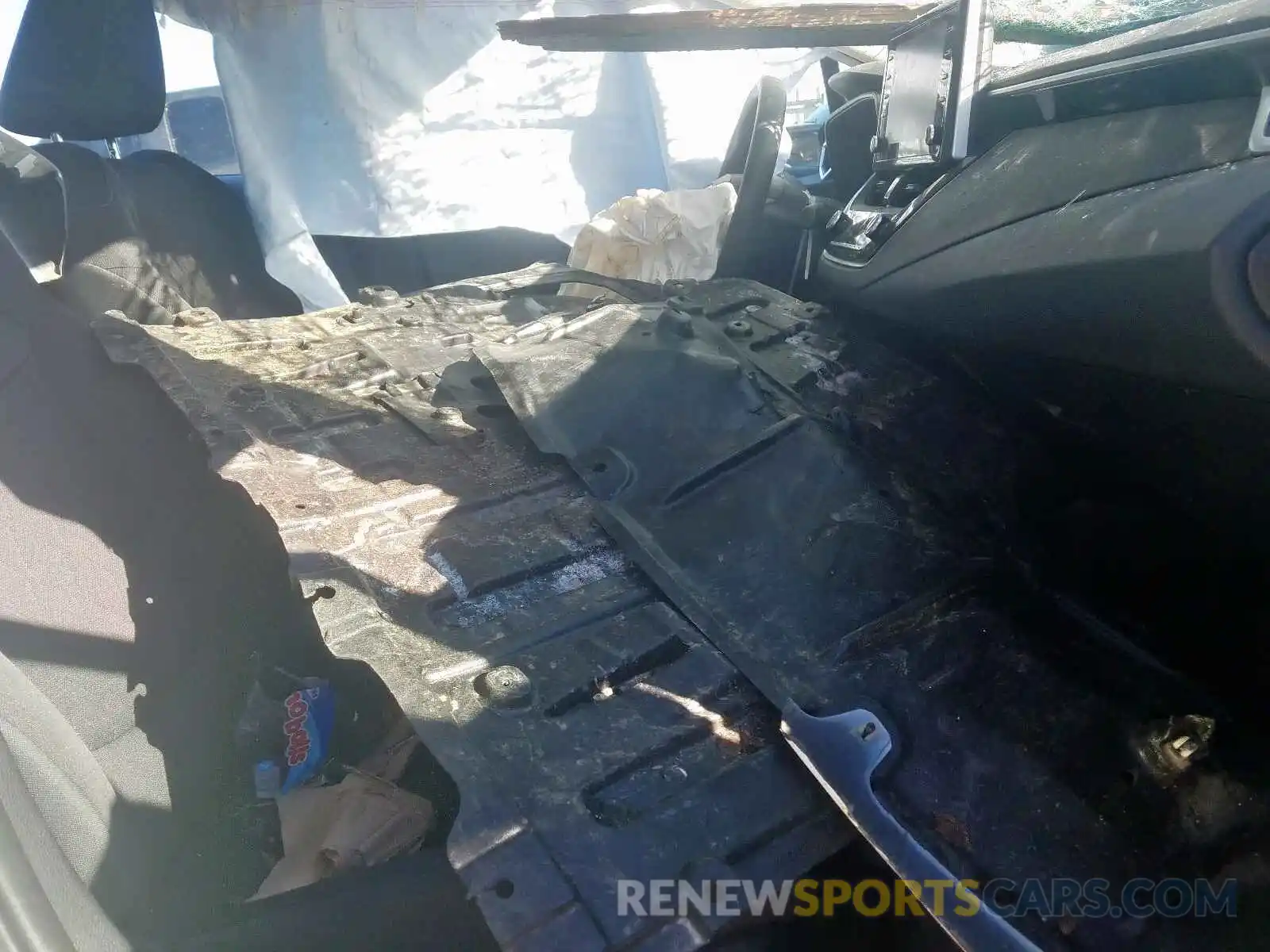 5 Photograph of a damaged car 5YFEPRAE1LP014824 TOYOTA COROLLA 2020