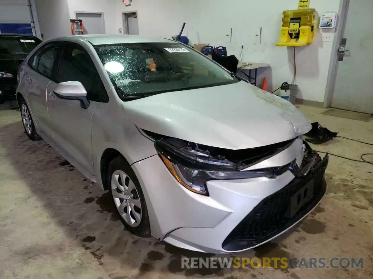 1 Photograph of a damaged car 5YFEPRAE1LP027637 TOYOTA COROLLA 2020