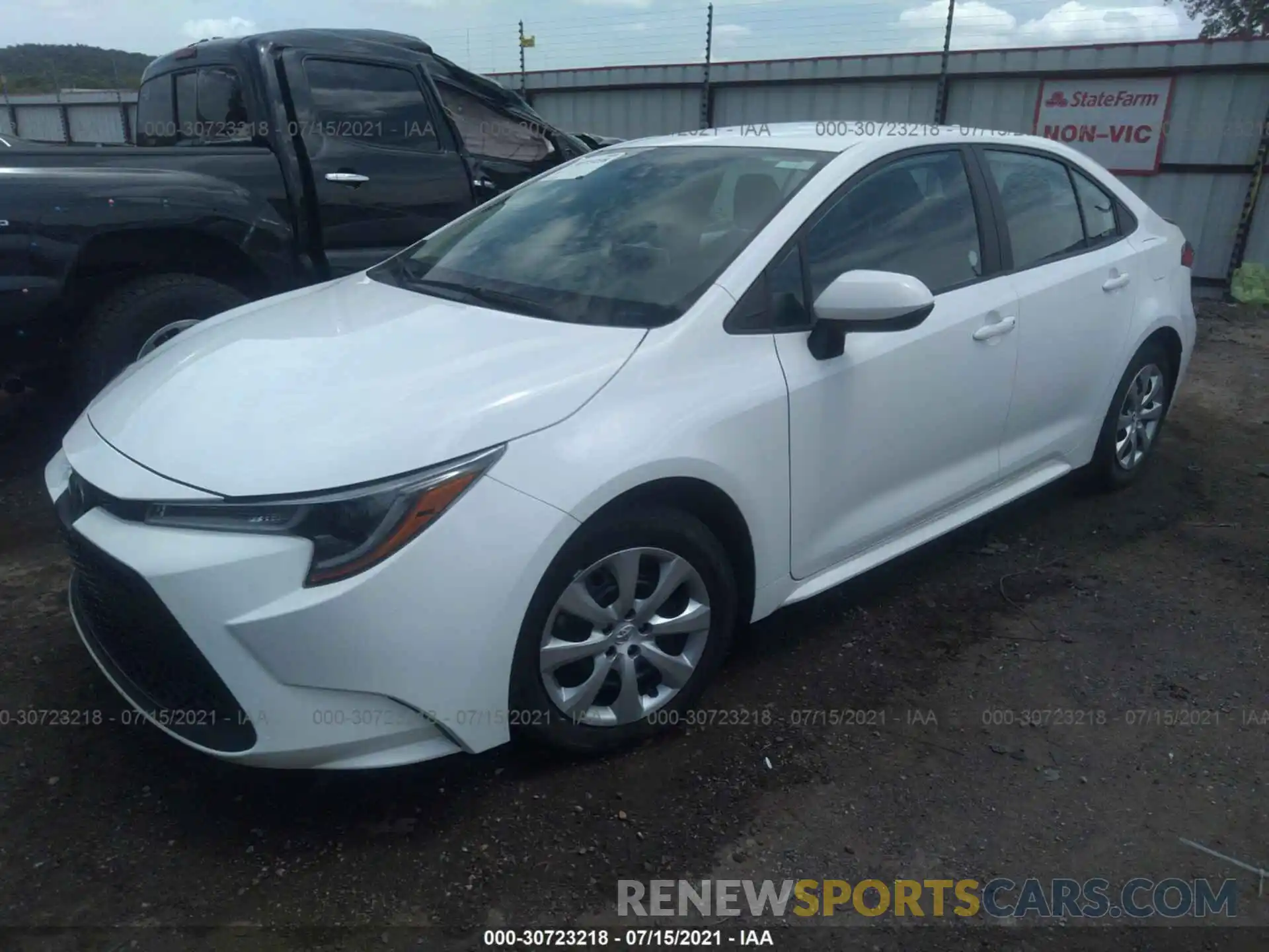 2 Photograph of a damaged car 5YFEPRAE1LP028903 TOYOTA COROLLA 2020