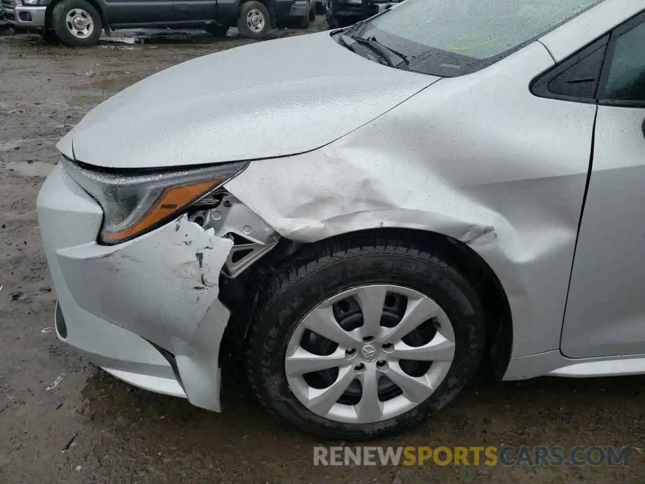 9 Photograph of a damaged car 5YFEPRAE1LP031705 TOYOTA COROLLA 2020