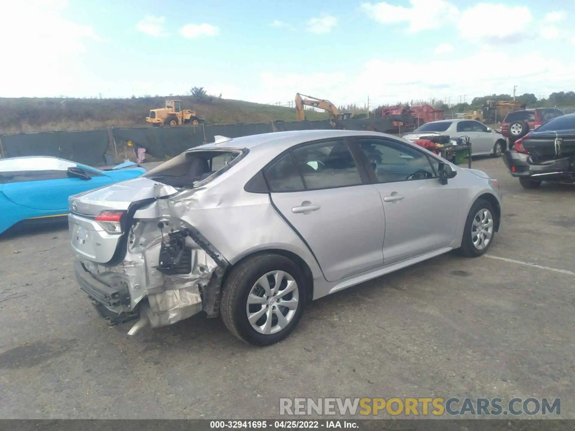 4 Photograph of a damaged car 5YFEPRAE1LP032918 TOYOTA COROLLA 2020