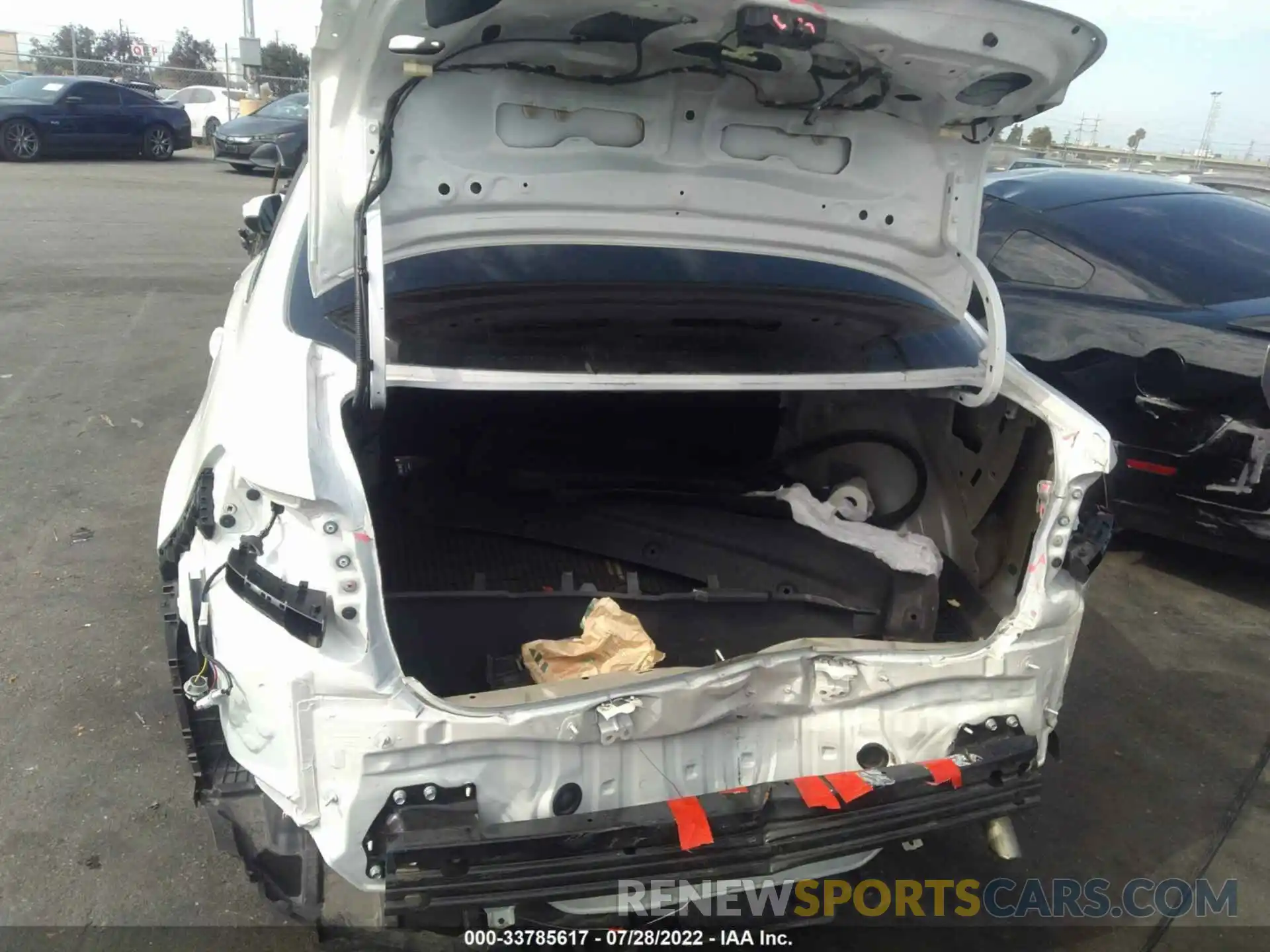 6 Photograph of a damaged car 5YFEPRAE1LP036581 TOYOTA COROLLA 2020