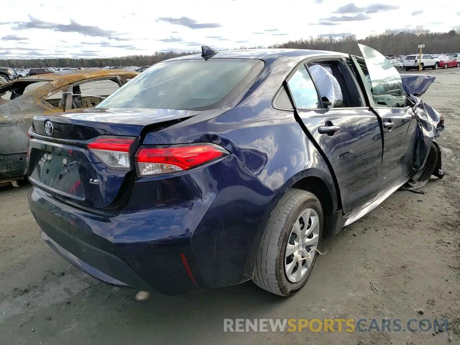 4 Photograph of a damaged car 5YFEPRAE1LP039321 TOYOTA COROLLA 2020