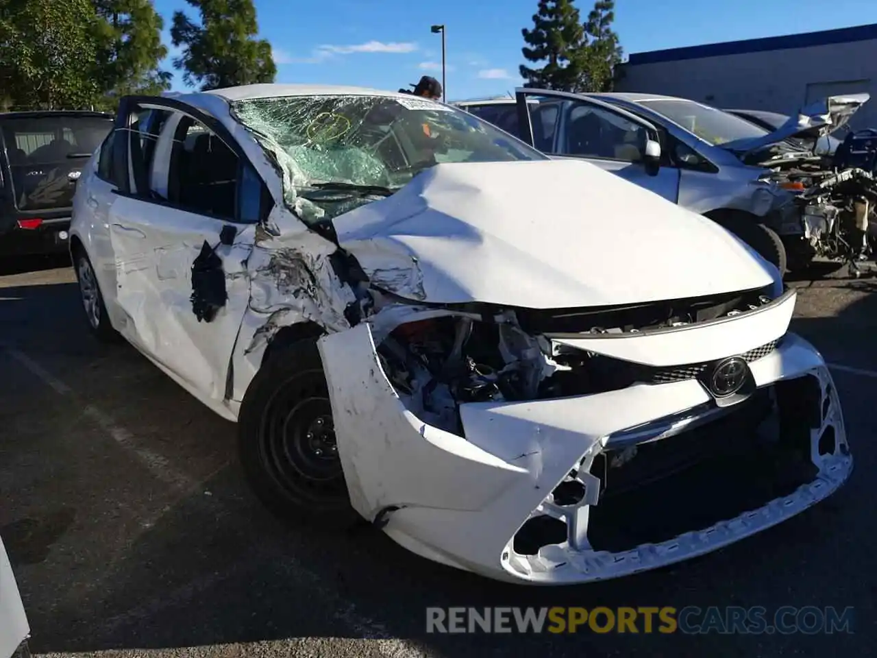 1 Photograph of a damaged car 5YFEPRAE1LP042557 TOYOTA COROLLA 2020