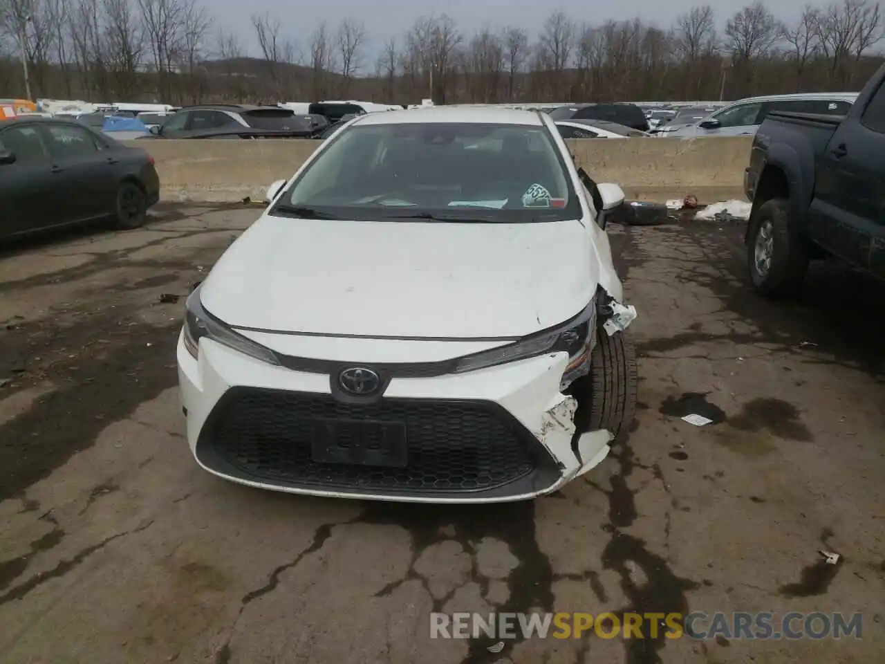 5 Photograph of a damaged car 5YFEPRAE1LP049671 TOYOTA COROLLA 2020