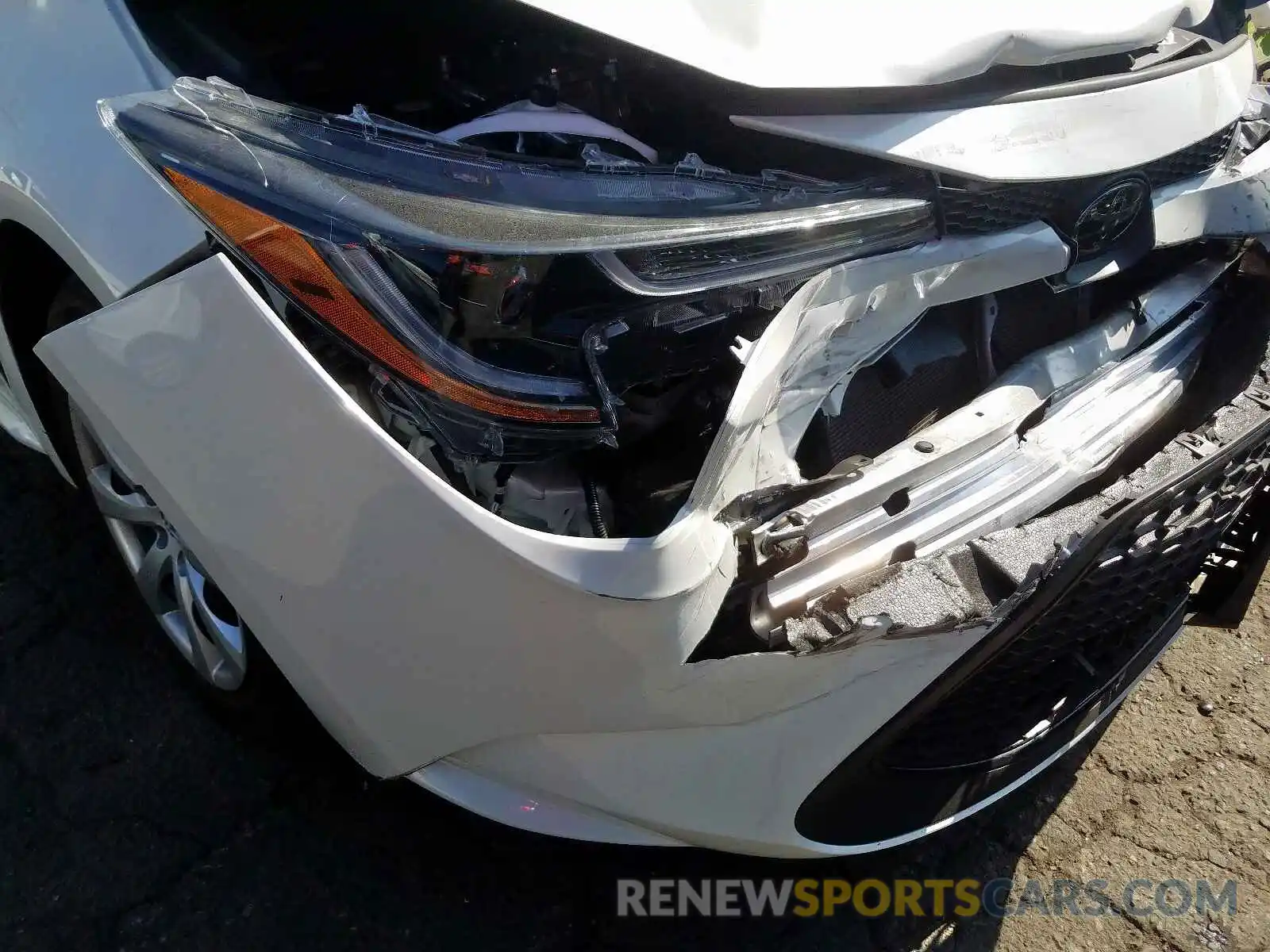 9 Photograph of a damaged car 5YFEPRAE1LP055597 TOYOTA COROLLA 2020