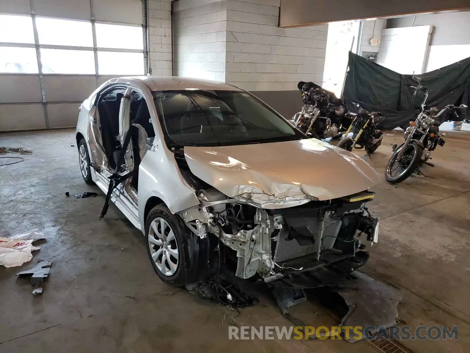 1 Photograph of a damaged car 5YFEPRAE1LP064767 TOYOTA COROLLA 2020