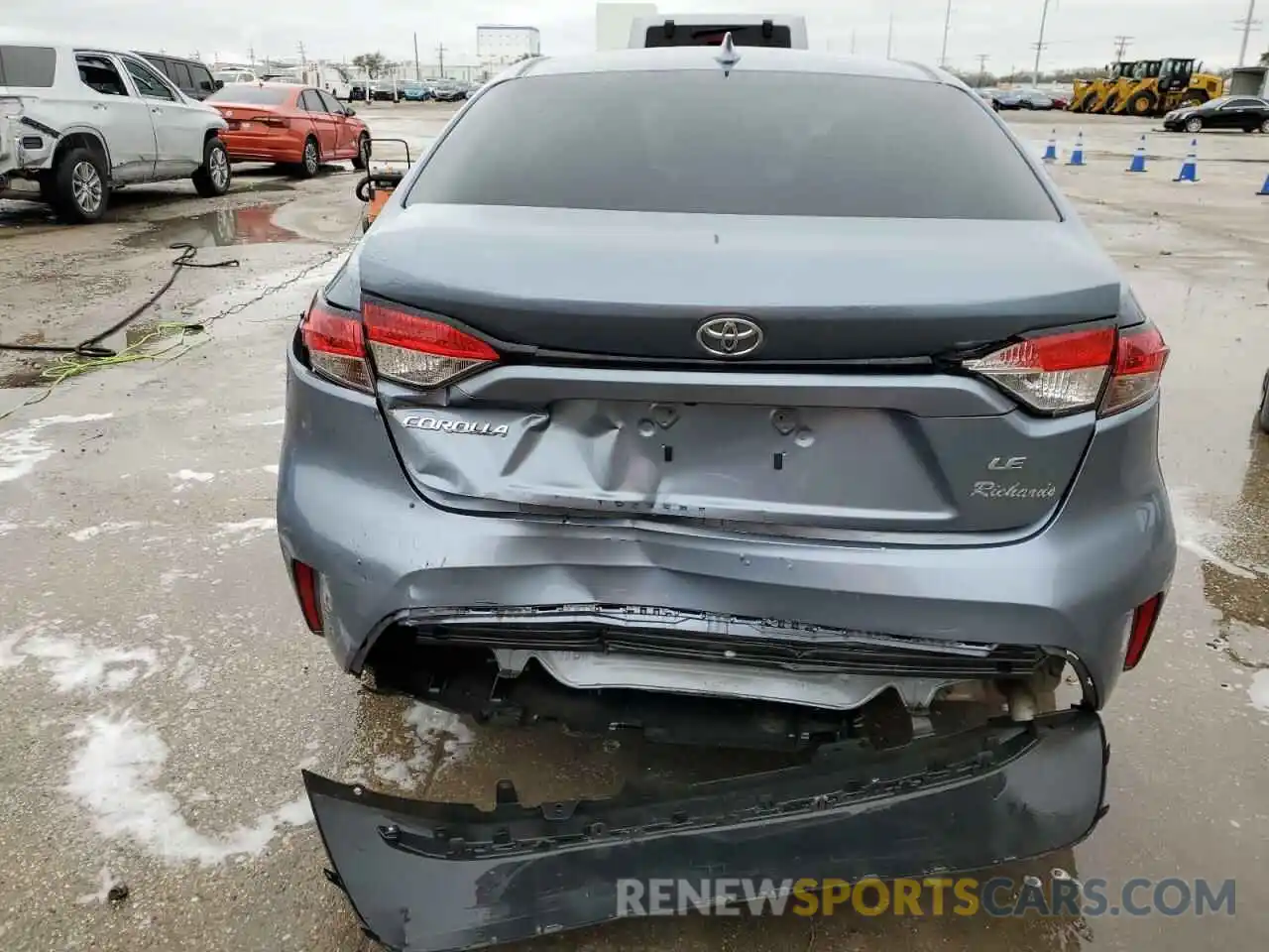 6 Photograph of a damaged car 5YFEPRAE1LP070035 TOYOTA COROLLA 2020