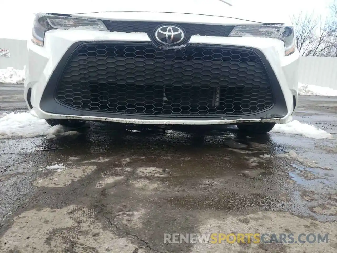 9 Photograph of a damaged car 5YFEPRAE1LP070178 TOYOTA COROLLA 2020