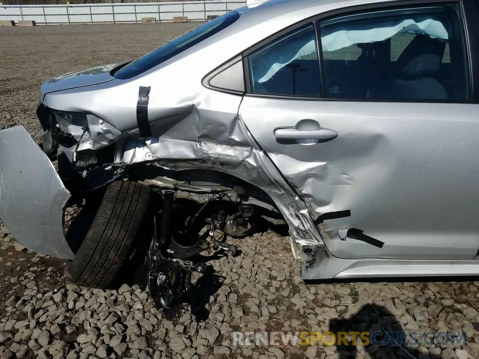 9 Photograph of a damaged car 5YFEPRAE1LP073985 TOYOTA COROLLA 2020