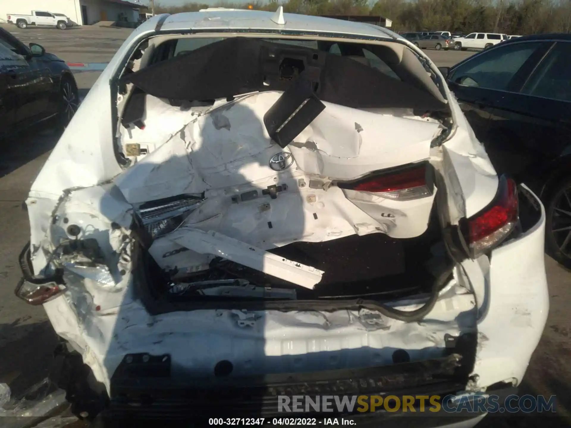 6 Photograph of a damaged car 5YFEPRAE1LP075641 TOYOTA COROLLA 2020