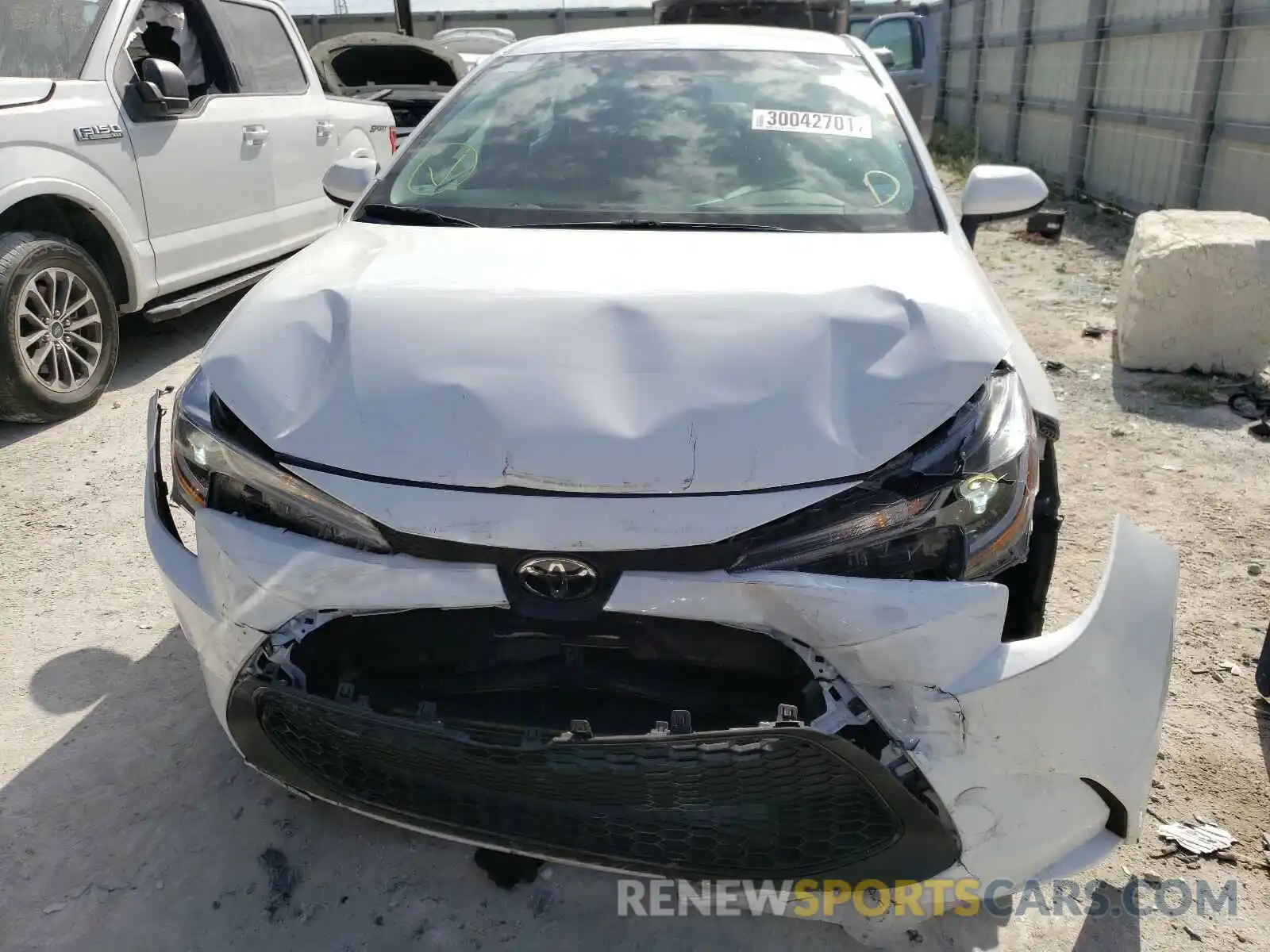 9 Photograph of a damaged car 5YFEPRAE1LP077356 TOYOTA COROLLA 2020