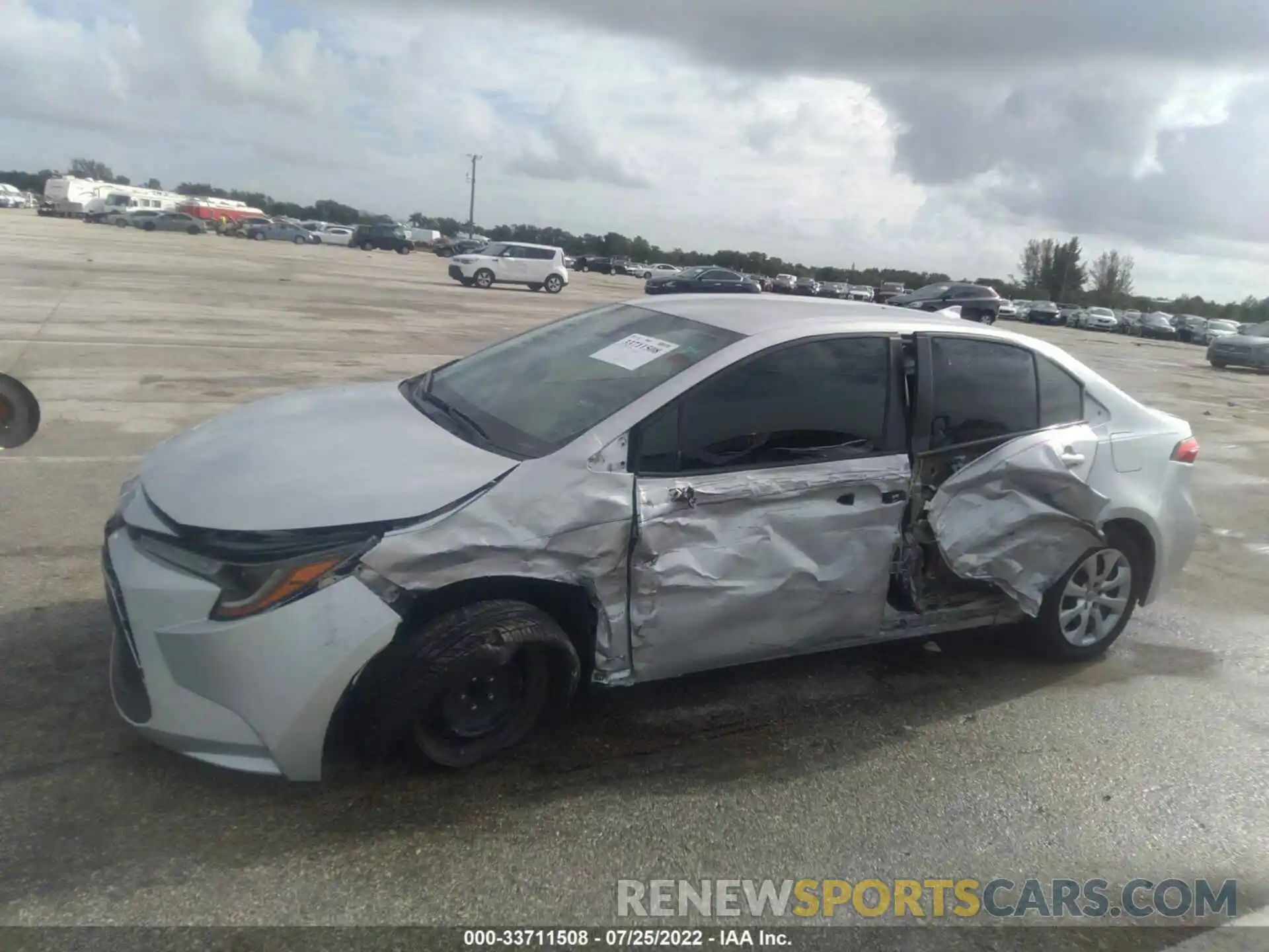 6 Photograph of a damaged car 5YFEPRAE1LP083819 TOYOTA COROLLA 2020