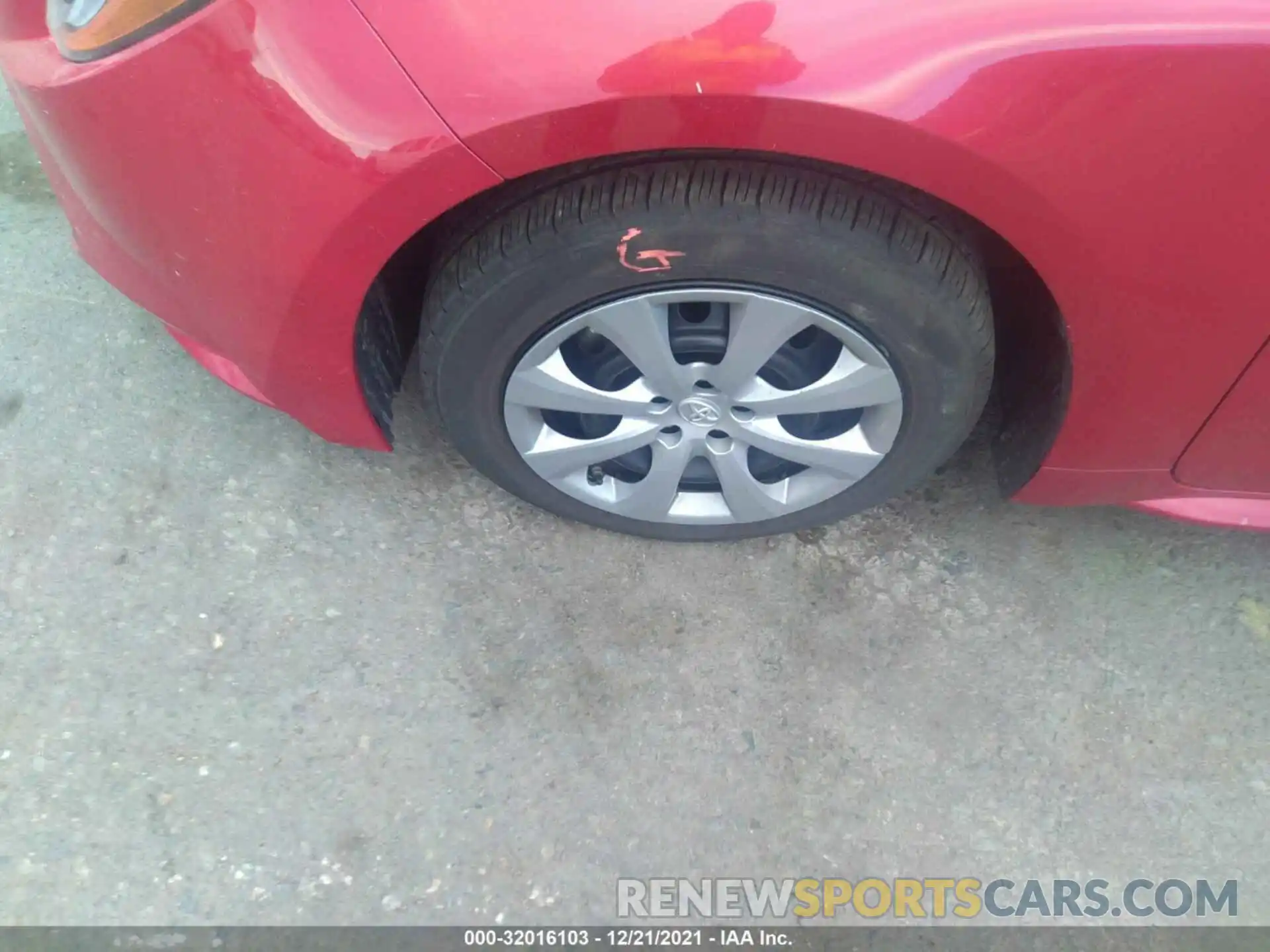 13 Photograph of a damaged car 5YFEPRAE1LP086011 TOYOTA COROLLA 2020