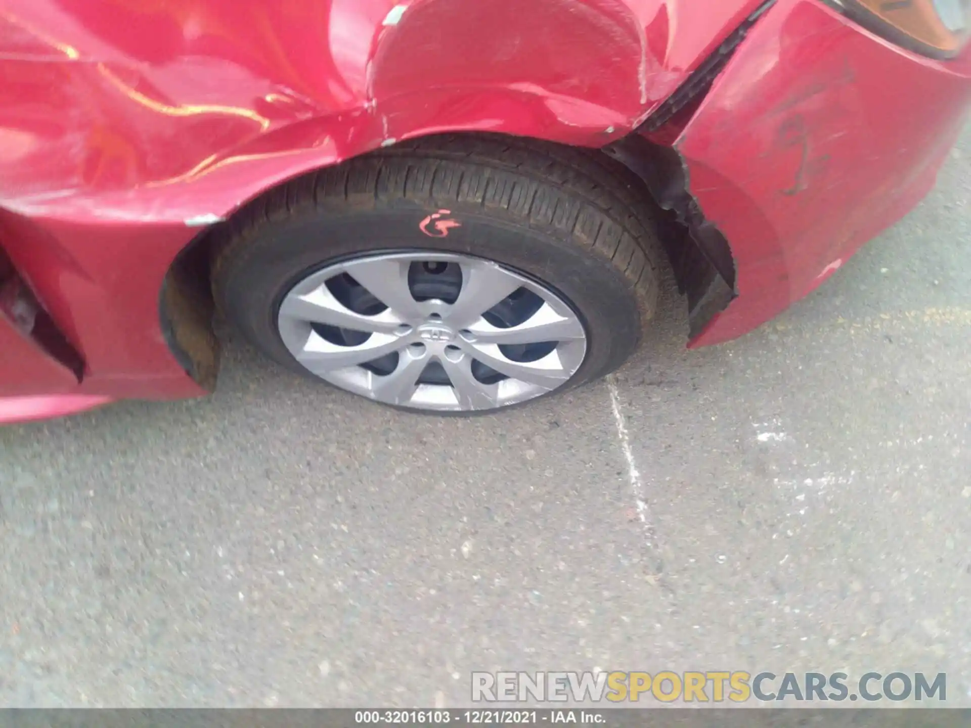 15 Photograph of a damaged car 5YFEPRAE1LP086011 TOYOTA COROLLA 2020