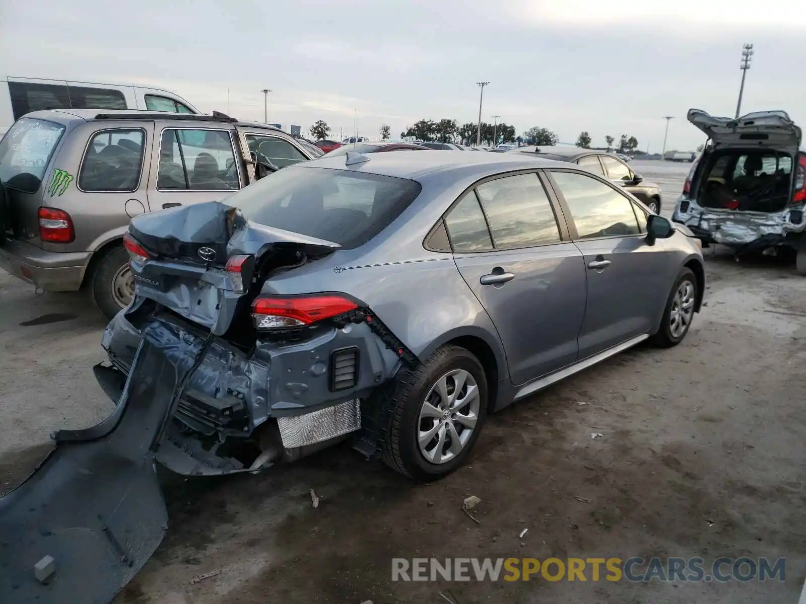 4 Photograph of a damaged car 5YFEPRAE1LP091502 TOYOTA COROLLA 2020