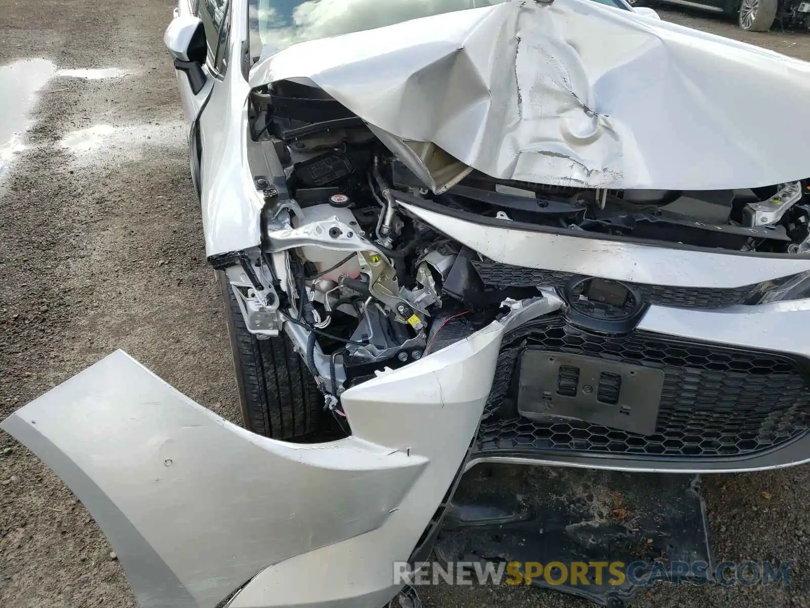 9 Photograph of a damaged car 5YFEPRAE1LP094187 TOYOTA COROLLA 2020