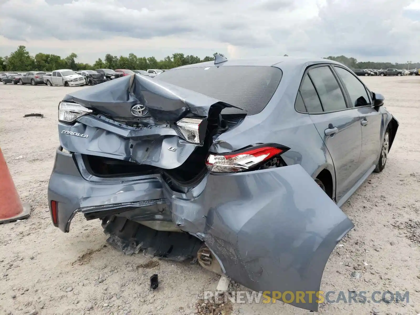 4 Photograph of a damaged car 5YFEPRAE1LP095811 TOYOTA COROLLA 2020