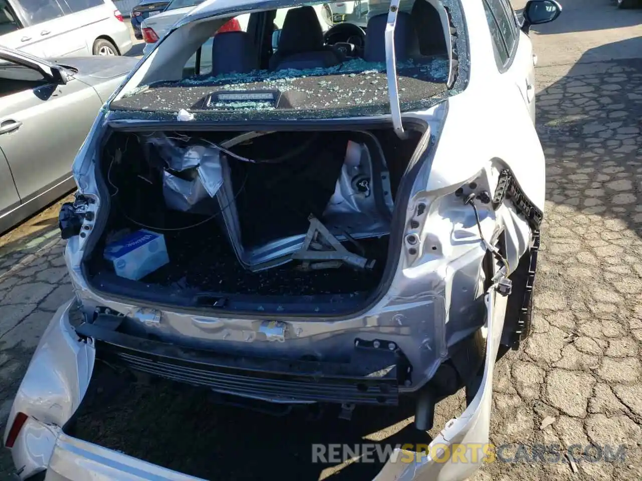 9 Photograph of a damaged car 5YFEPRAE1LP098420 TOYOTA COROLLA 2020