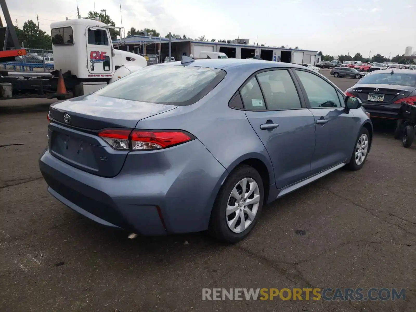 4 Photograph of a damaged car 5YFEPRAE1LP104846 TOYOTA COROLLA 2020