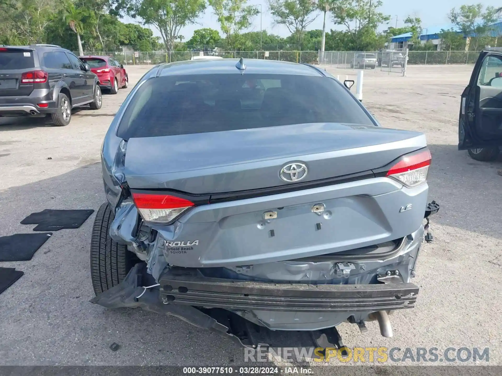 17 Photograph of a damaged car 5YFEPRAE1LP105124 TOYOTA COROLLA 2020