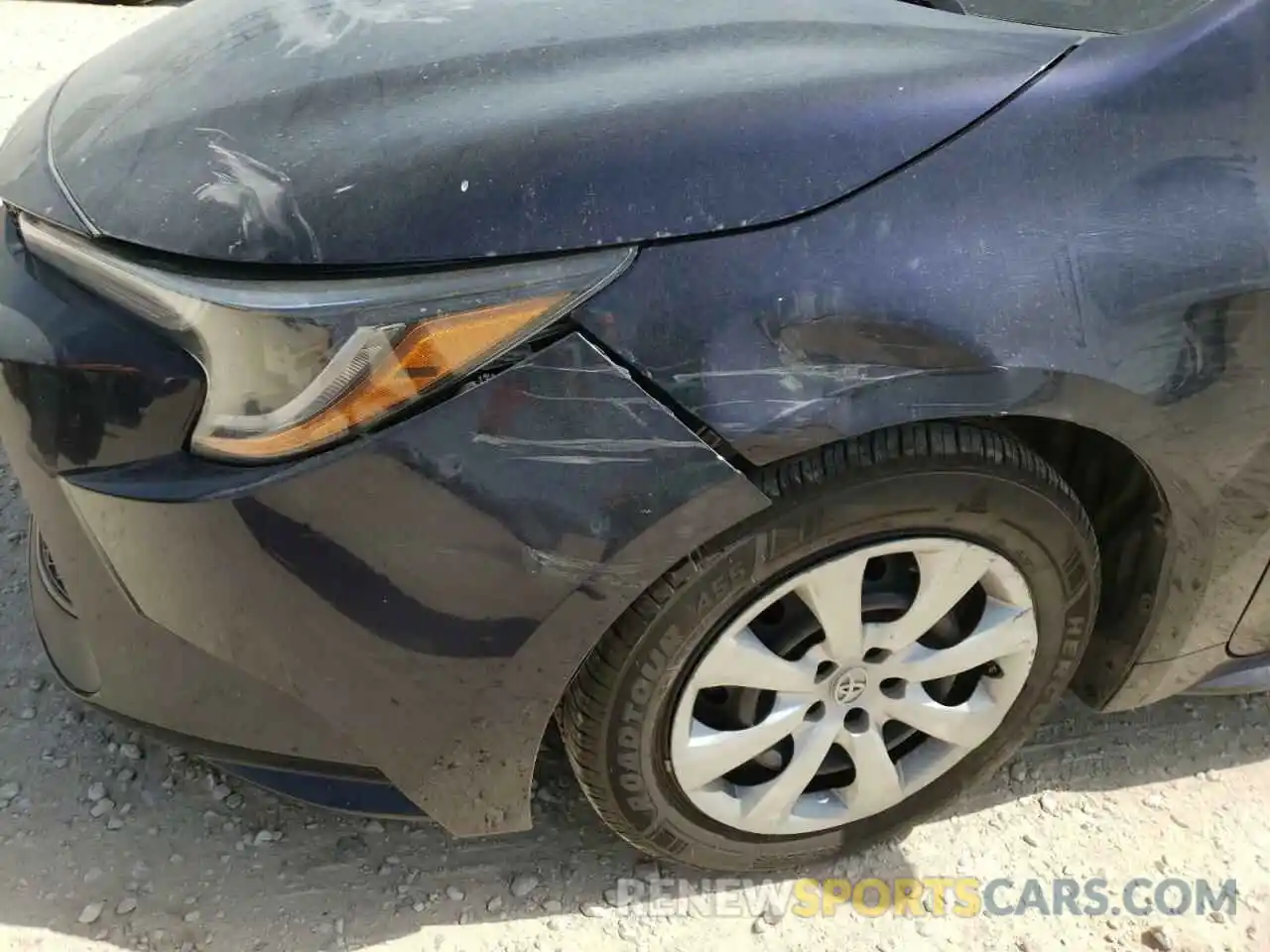 9 Photograph of a damaged car 5YFEPRAE1LP113739 TOYOTA COROLLA 2020