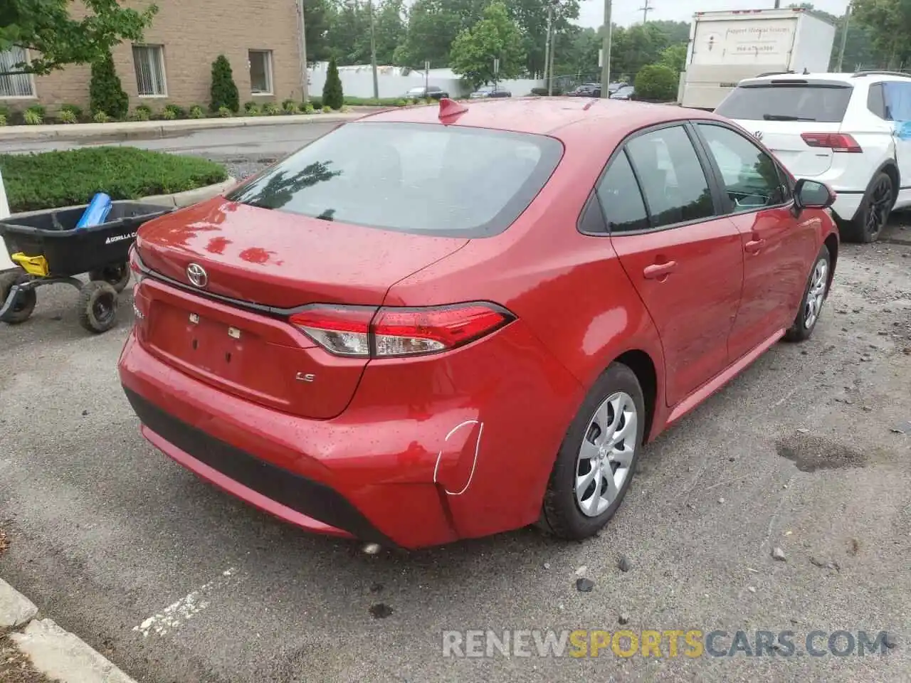 4 Photograph of a damaged car 5YFEPRAE1LP113904 TOYOTA COROLLA 2020