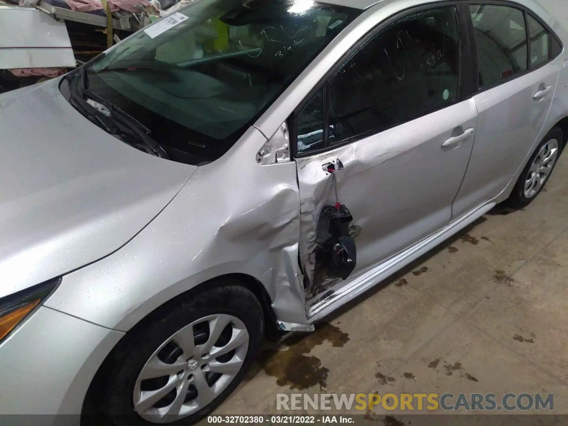 6 Photograph of a damaged car 5YFEPRAE1LP119167 TOYOTA COROLLA 2020