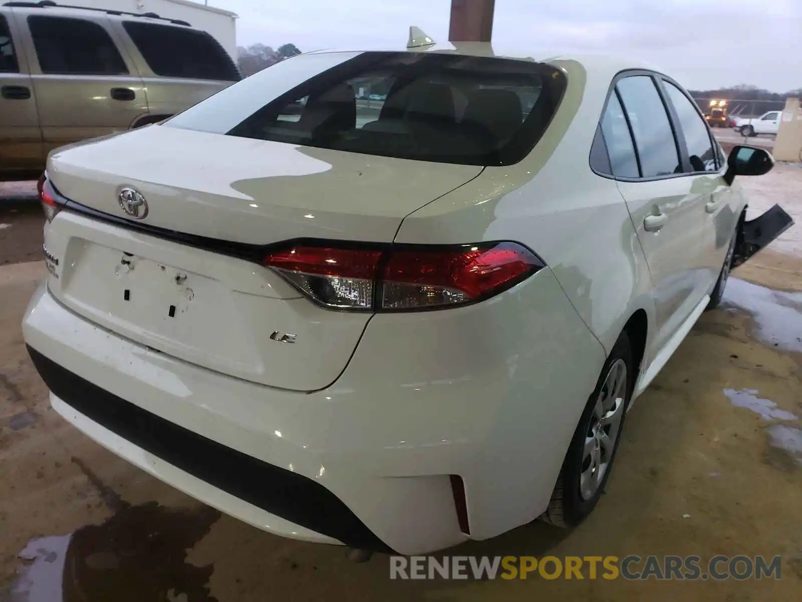 4 Photograph of a damaged car 5YFEPRAE1LP123736 TOYOTA COROLLA 2020