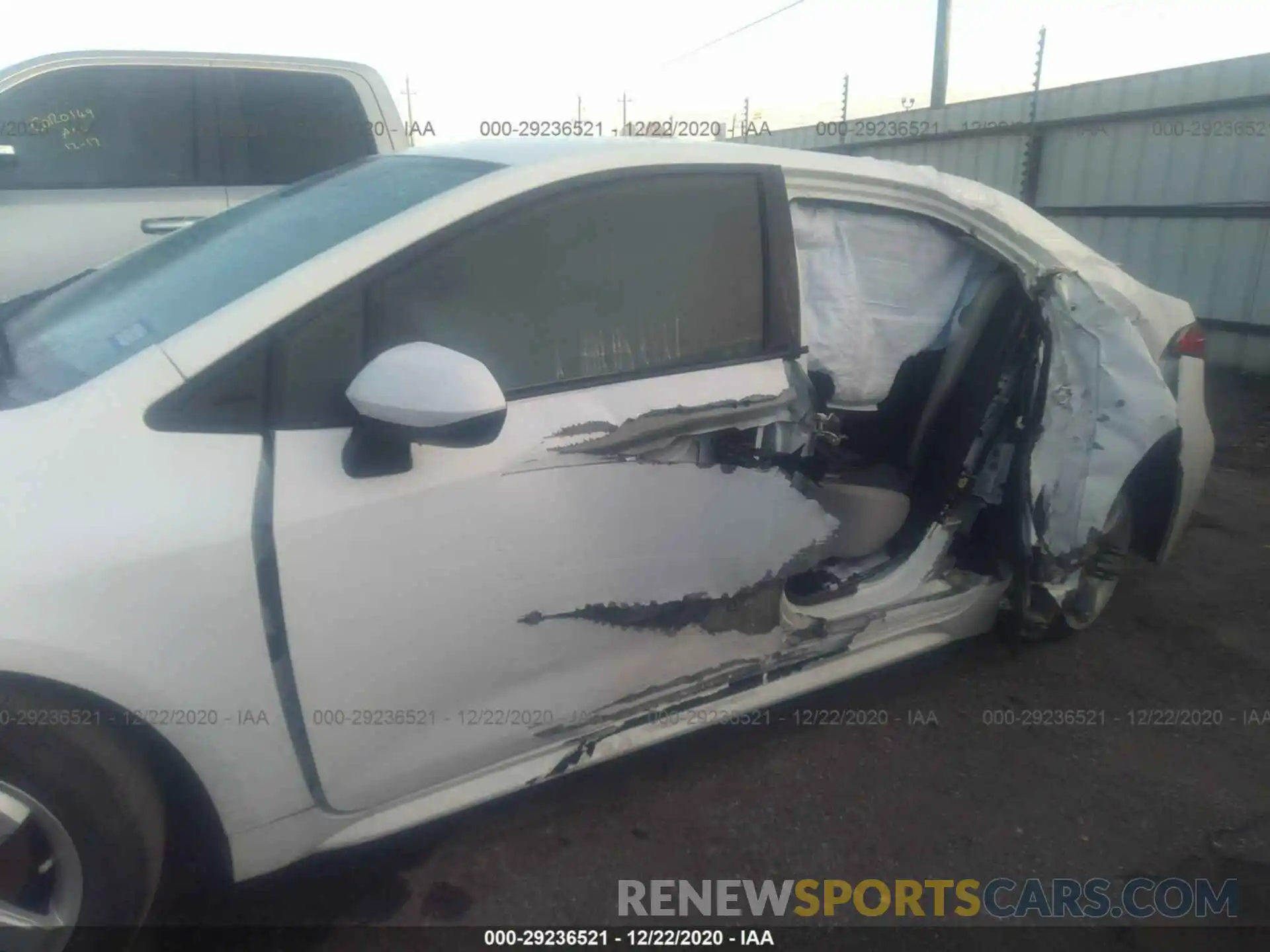 6 Photograph of a damaged car 5YFEPRAE1LP123915 TOYOTA COROLLA 2020