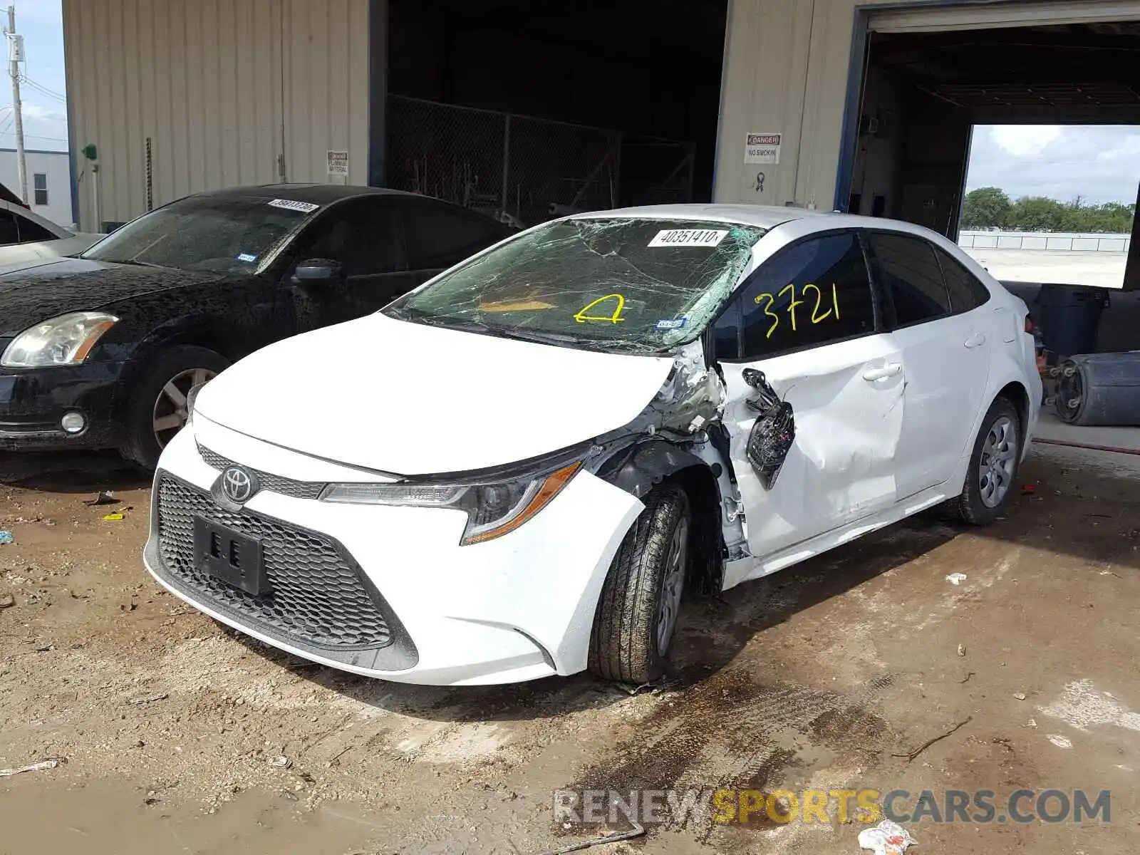 2 Photograph of a damaged car 5YFEPRAE1LP126636 TOYOTA COROLLA 2020