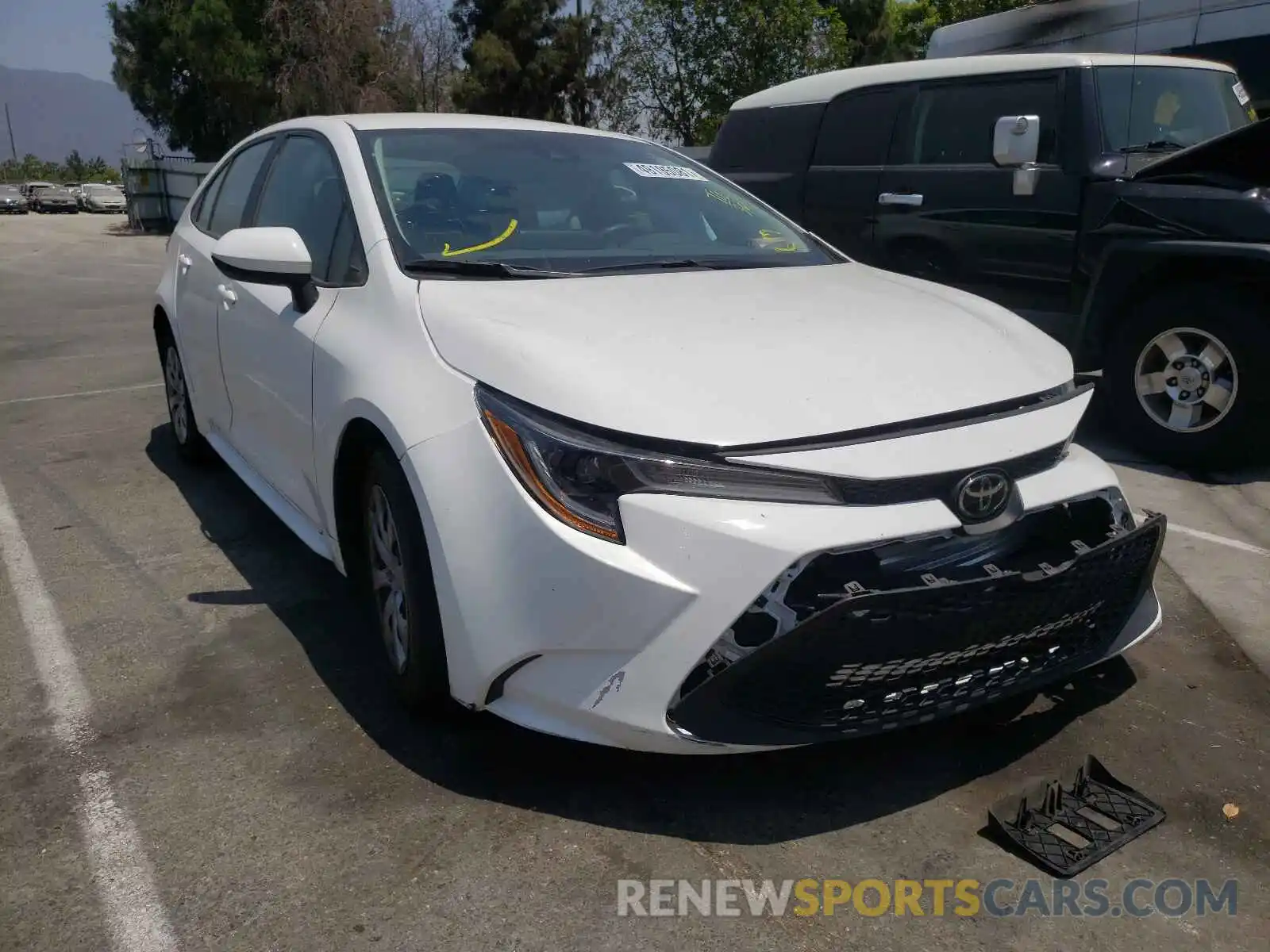 1 Photograph of a damaged car 5YFEPRAE1LP126653 TOYOTA COROLLA 2020