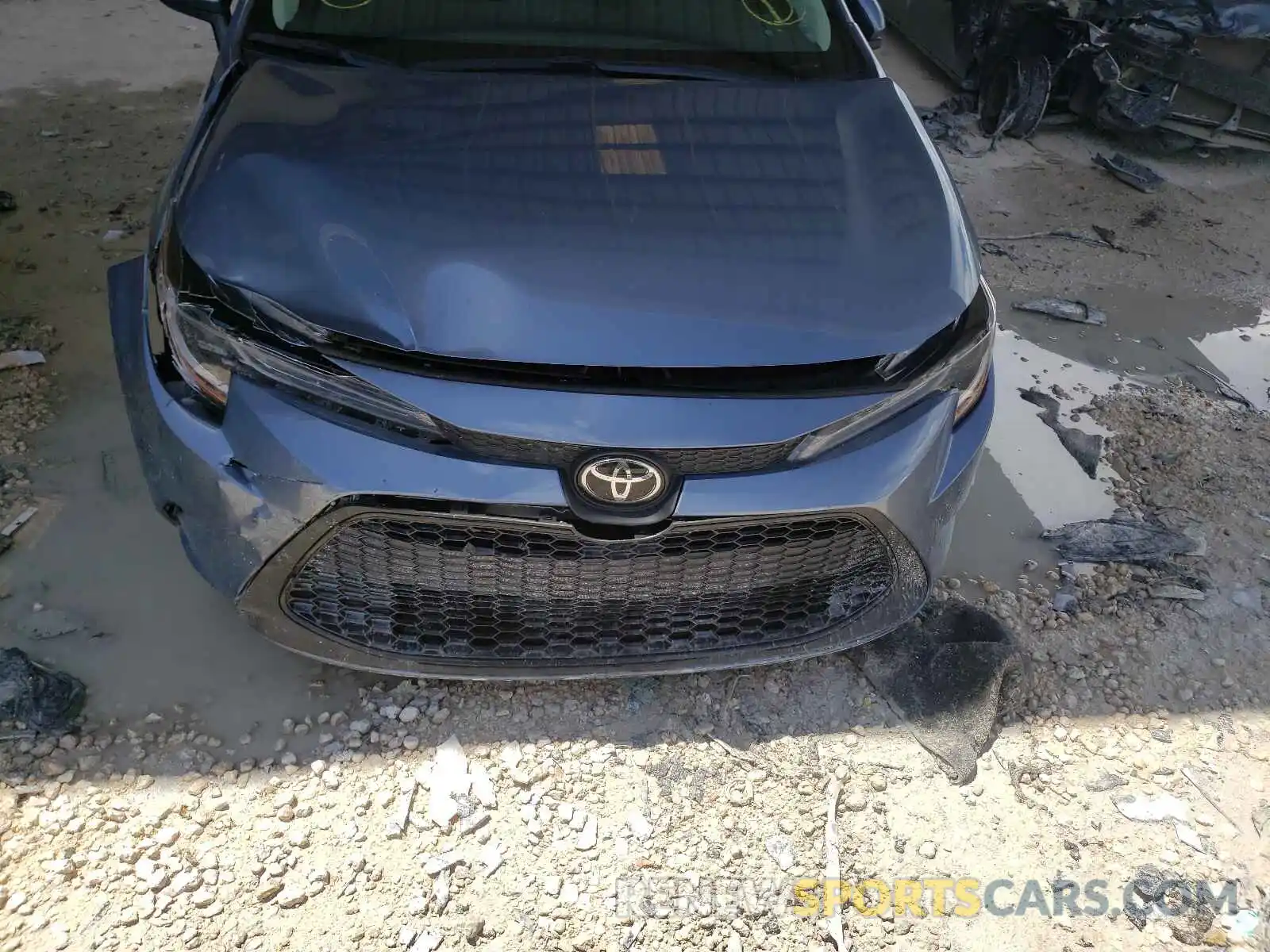 9 Photograph of a damaged car 5YFEPRAE1LP128399 TOYOTA COROLLA 2020