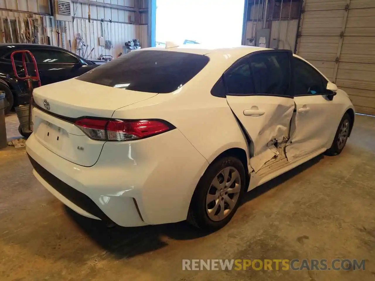 4 Photograph of a damaged car 5YFEPRAE1LP130623 TOYOTA COROLLA 2020