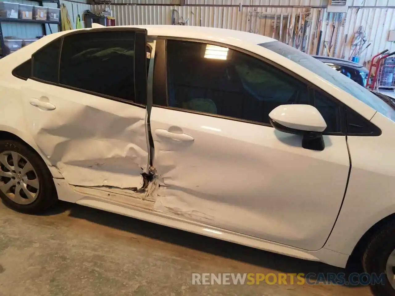 9 Photograph of a damaged car 5YFEPRAE1LP130623 TOYOTA COROLLA 2020