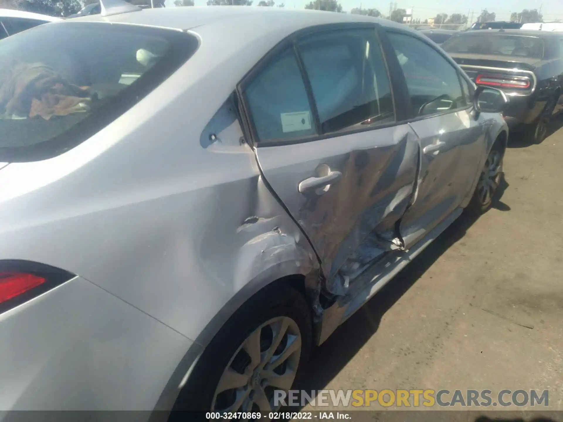 6 Photograph of a damaged car 5YFEPRAE1LP136986 TOYOTA COROLLA 2020