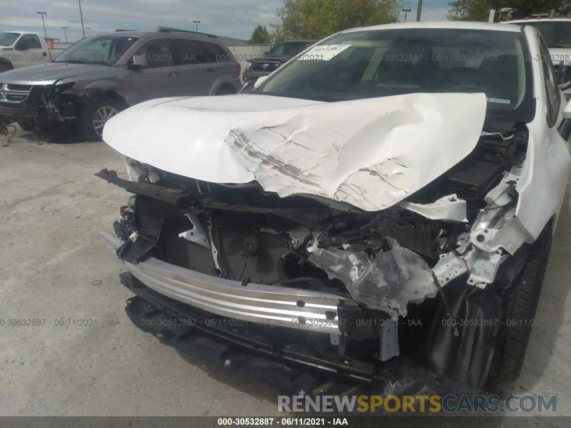 6 Photograph of a damaged car 5YFEPRAE1LP142464 TOYOTA COROLLA 2020