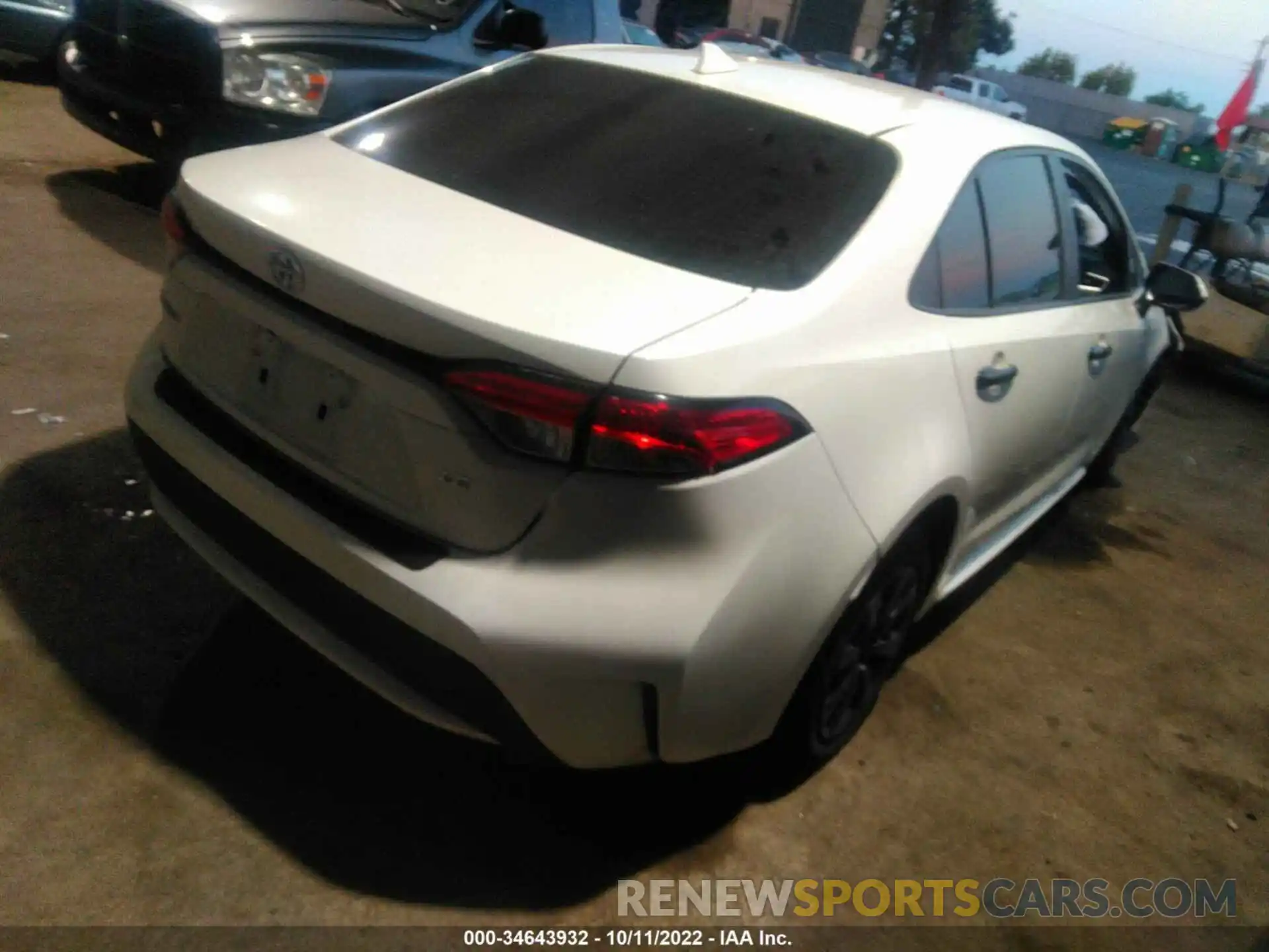 4 Photograph of a damaged car 5YFEPRAE1LP143386 TOYOTA COROLLA 2020