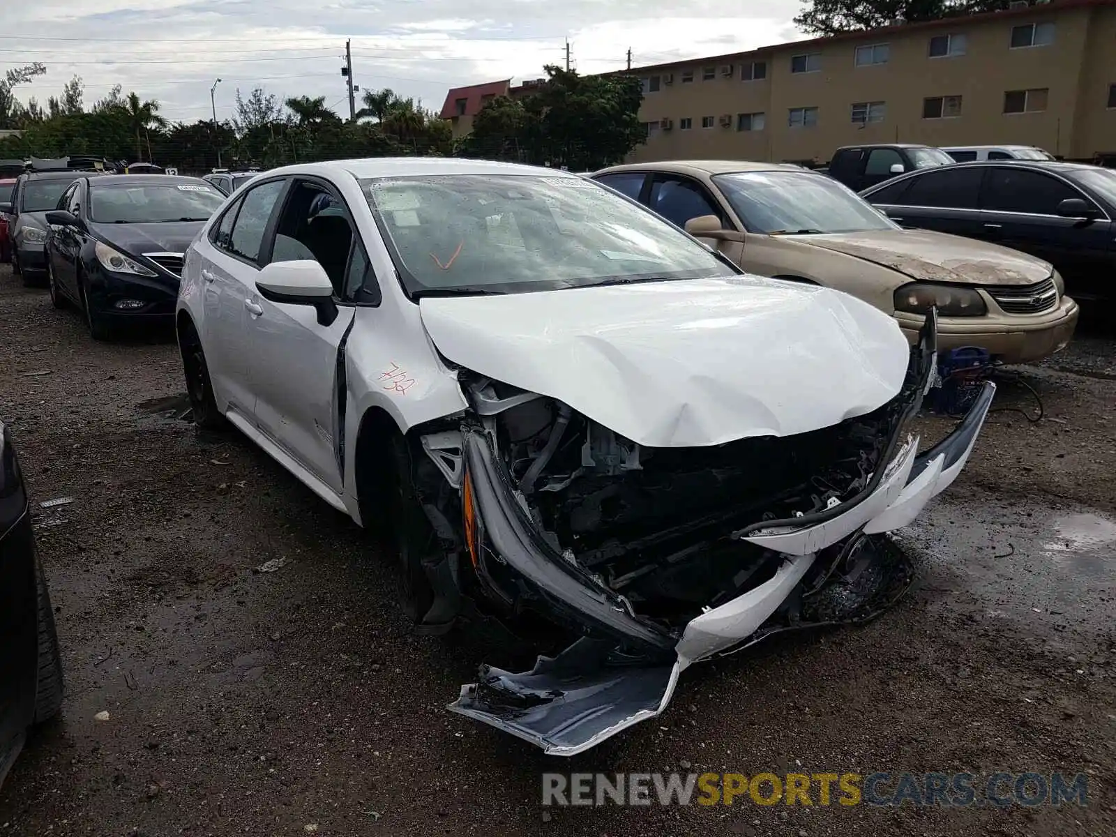 1 Photograph of a damaged car 5YFEPRAE2LP004965 TOYOTA COROLLA 2020