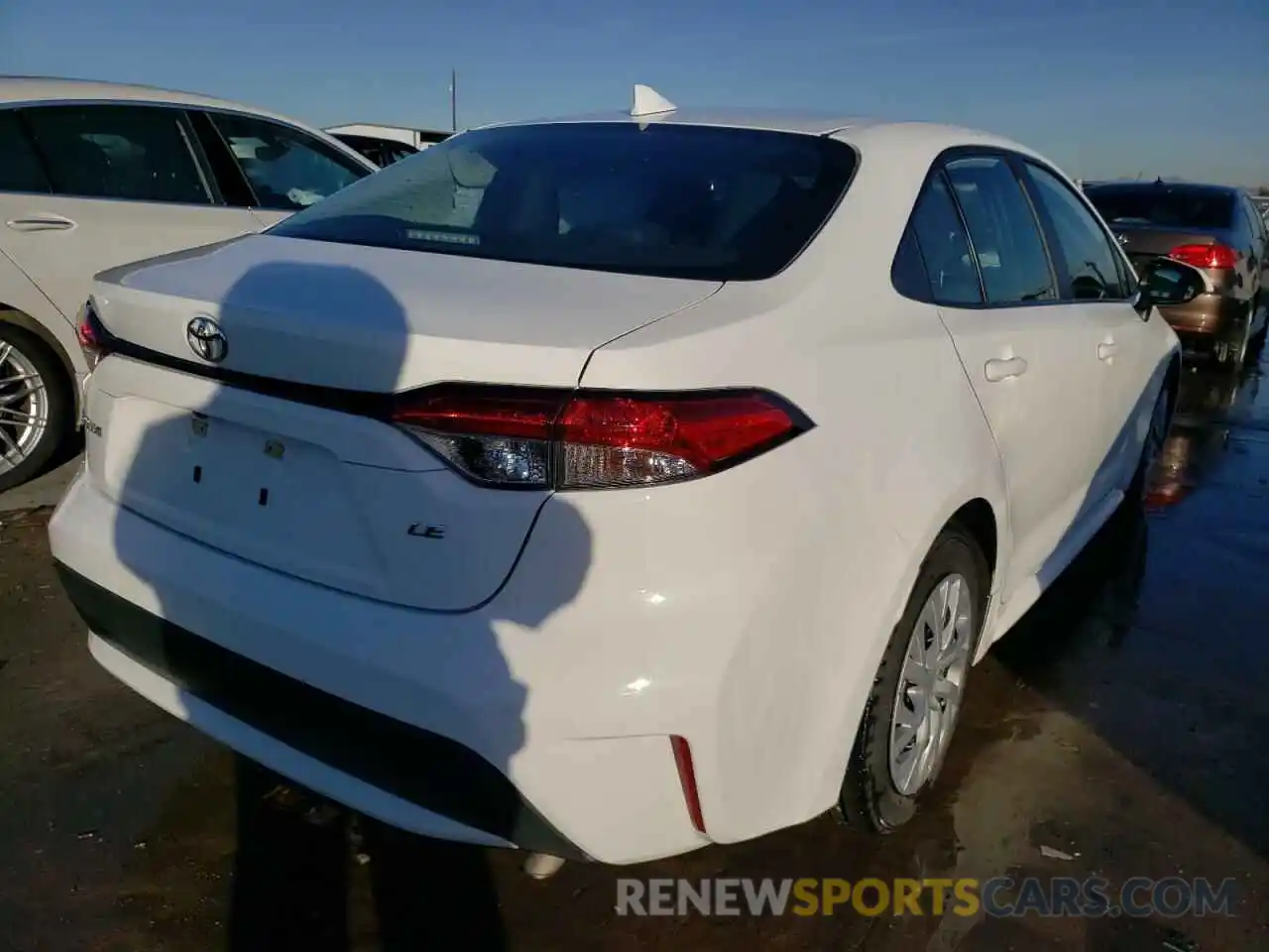 4 Photograph of a damaged car 5YFEPRAE2LP009292 TOYOTA COROLLA 2020