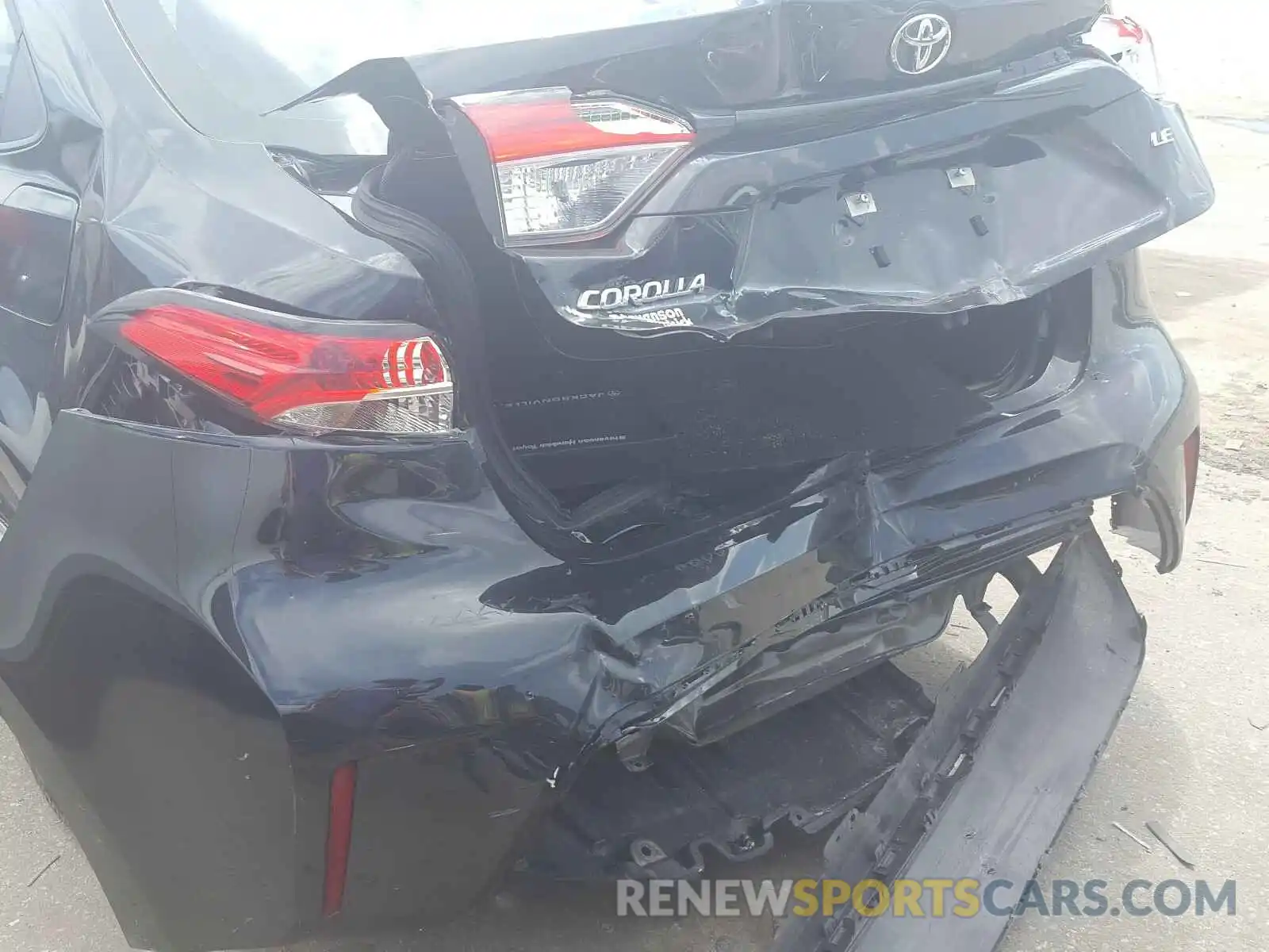 9 Photograph of a damaged car 5YFEPRAE2LP026397 TOYOTA COROLLA 2020